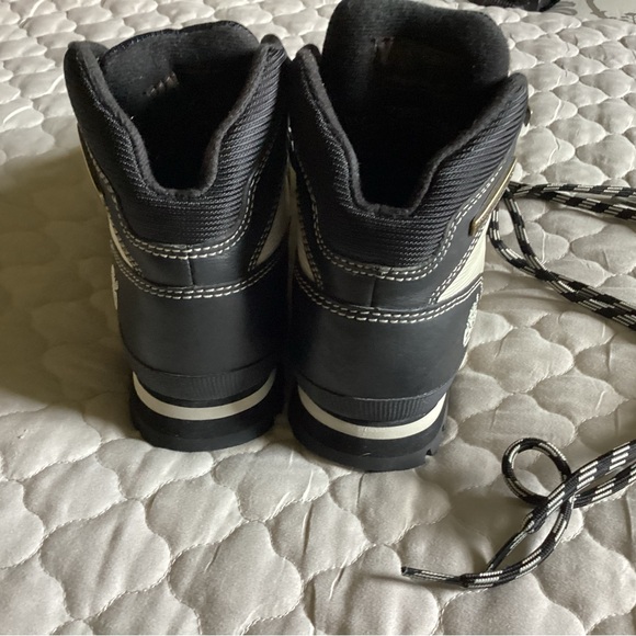 Timberland Hiking Boots size 8, Black and cream lace up, Leather - Picture 5 of 13
